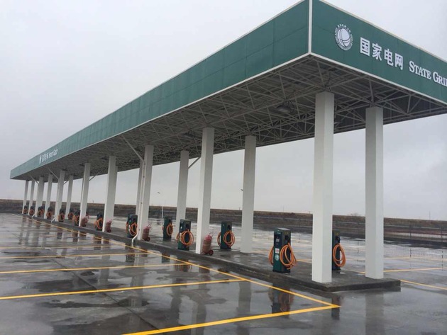 搶地建樁 新能源汽車充電設施亂象已現