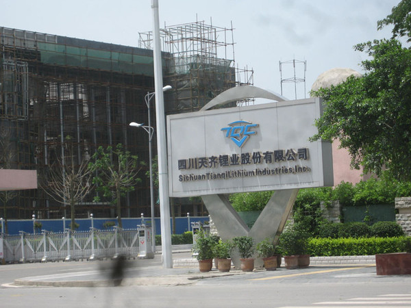 原料巨頭天齊鋰業(yè)陷入口水戰(zhàn) 下游企業(yè)痛斥鋰價(jià)瘋漲