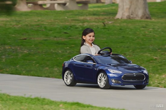 配備音響系統(tǒng),孩子們可通過AUX接口在車上播放自己喜歡的音樂 - 后花園網(wǎng)文 - 汽車新聞 配備音響系統(tǒng),孩子們可通過AUX接口在車上播放自己喜歡的音樂 - 后花園網(wǎng)文 - 汽車新聞