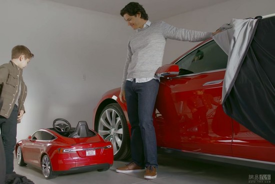 像Model S一樣,它也提供了大量的選裝項(xiàng)目,比如個(gè)性化車牌、車衣等 - 后花園網(wǎng)文 - 汽車新聞 像Model S一樣,它也提供了大量的選裝項(xiàng)目,比如個(gè)性化車牌、車衣等 - 后花園網(wǎng)文 - 汽車新聞