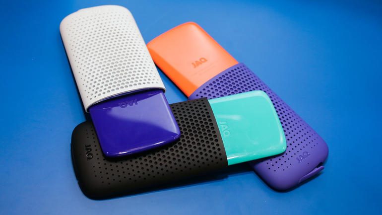 世界最小燃料電池充電器誕生 可用鹽水為手機(jī)充電