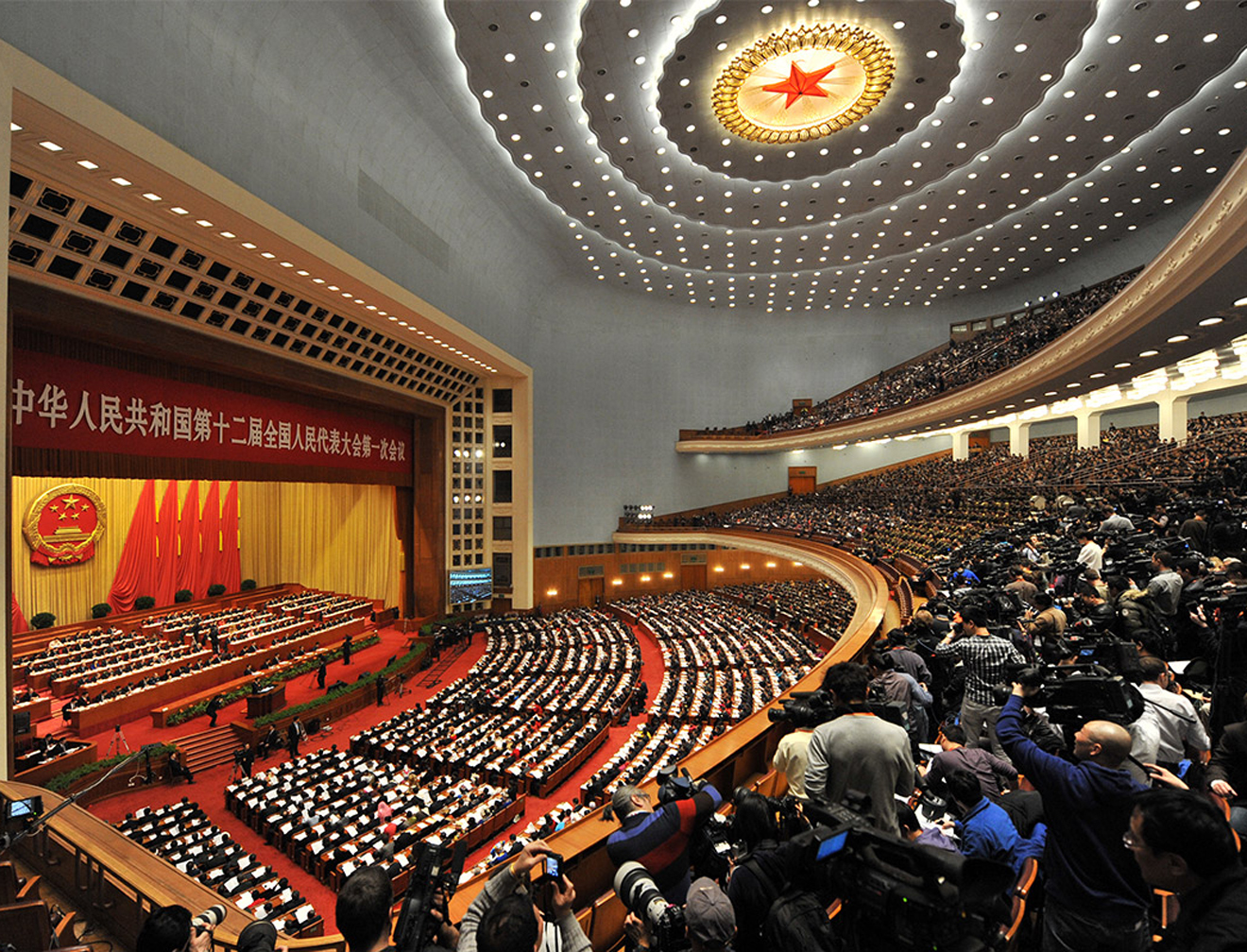 李克強(qiáng)：全面推廣車用燃油國五標(biāo)準(zhǔn) 加快建設(shè)新能源車充電設(shè)施