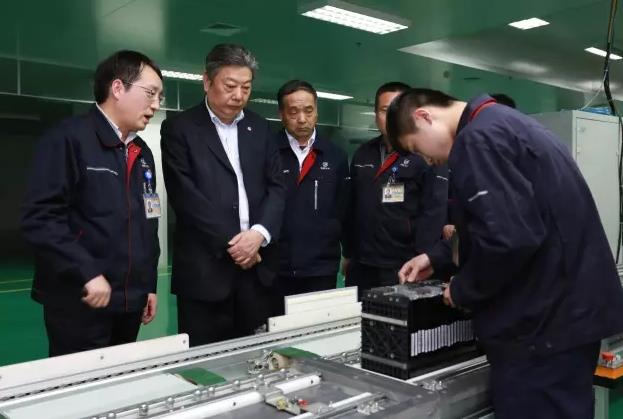 中航工業集團公司董事長、黨組書記林左鳴視察中航鋰電