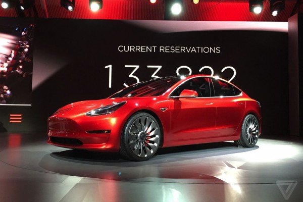 特斯拉Model 3預(yù)訂火爆 1天賣出18萬輛 特斯拉Model 3預(yù)訂火爆 1天賣出18萬輛