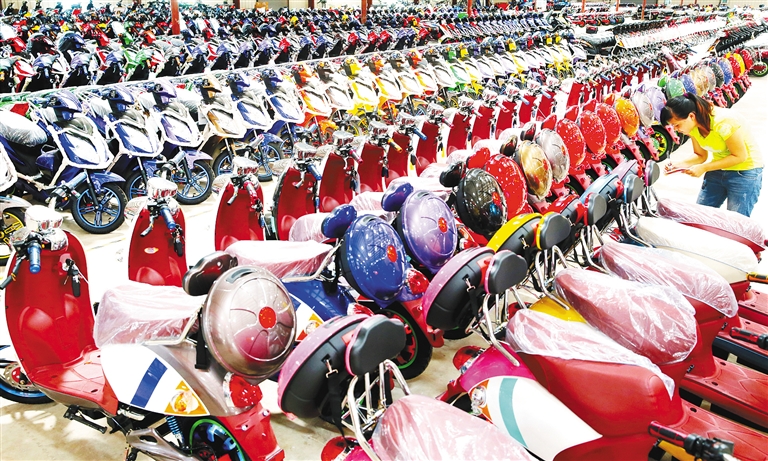 2015年1－12月我國累計生產(chǎn)電動自行車3003.1萬輛