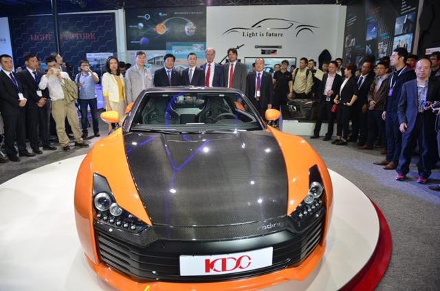 康得集團全球首發碳纖維輕量化整體解決方案