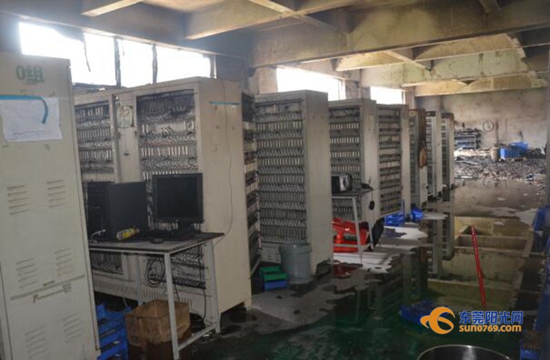 廣東深圳：中準(zhǔn)能源廢舊圓柱鋰電池堆冒煙起火 無傷亡