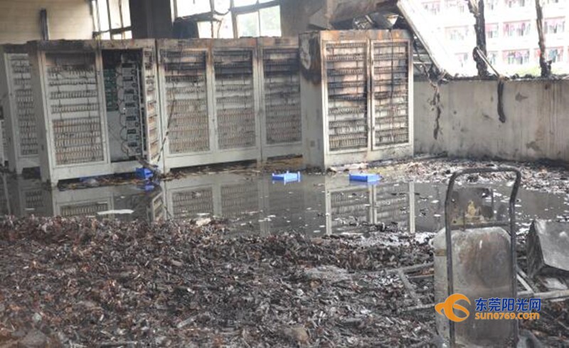 廣東深圳：中準(zhǔn)能源廢舊圓柱鋰電池堆冒煙起火 無傷亡