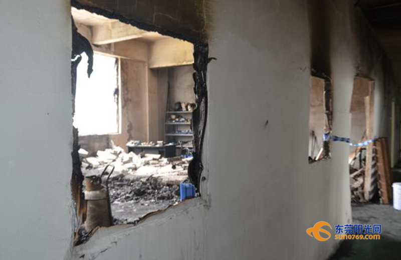 廣東深圳：中準(zhǔn)能源廢舊圓柱鋰電池堆冒煙起火 無傷亡