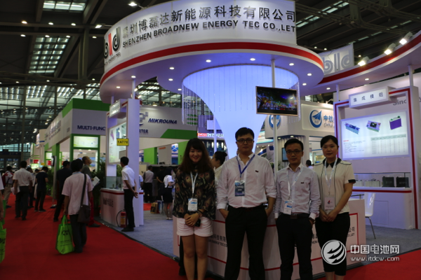 博磊達相關領導與中國電池網采編團隊合影留念