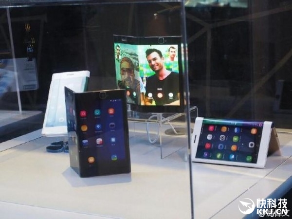 屏幕主板電池都能彎曲！聯想展示真正柔性手機