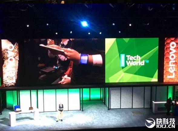 屏幕主板電池都能彎曲！聯想展示真正柔性手機