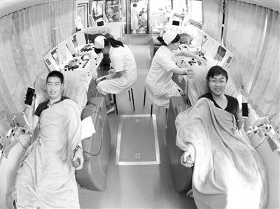 全國首臺鋰電成分血采血車開進南航