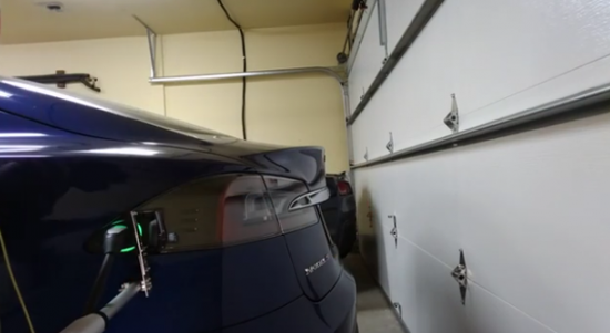 特斯拉用戶自己打造“固體金屬蛇”自動充電系統 特斯拉用戶自己打造“固體金屬蛇”自動充電系統