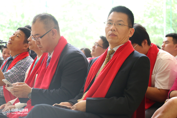 惠強新材董事長王紅兵在掛牌儀式現場