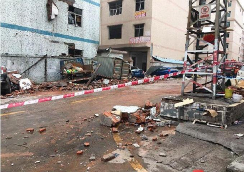 深圳龍華新區一電子廠突發火災 現場傳出爆炸聲