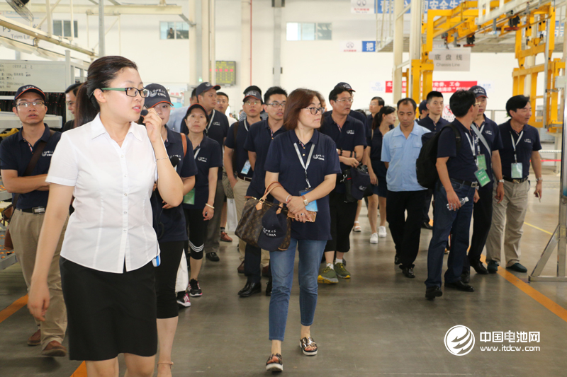 電池百人會企業(yè)家觀摩北汽新能源青島制造基地整車生產(chǎn)、組裝流程