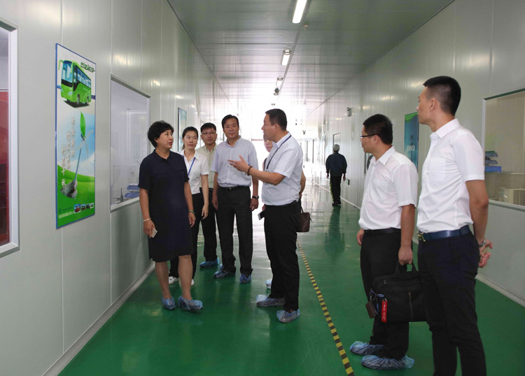 吉林瀚星集團(tuán)副董事長(zhǎng)方長(zhǎng)麗一行參觀考察銀隆新能源