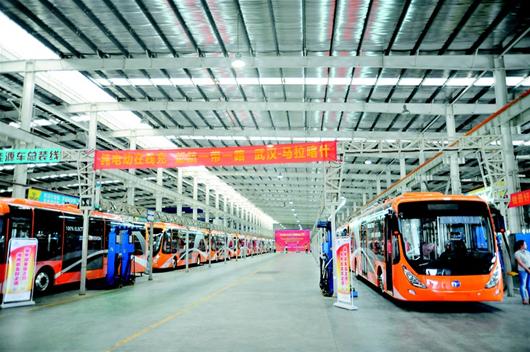 聯(lián)合國(guó)氣候大會(huì)用上“武漢造” 漢產(chǎn)新能源客車駛向非洲