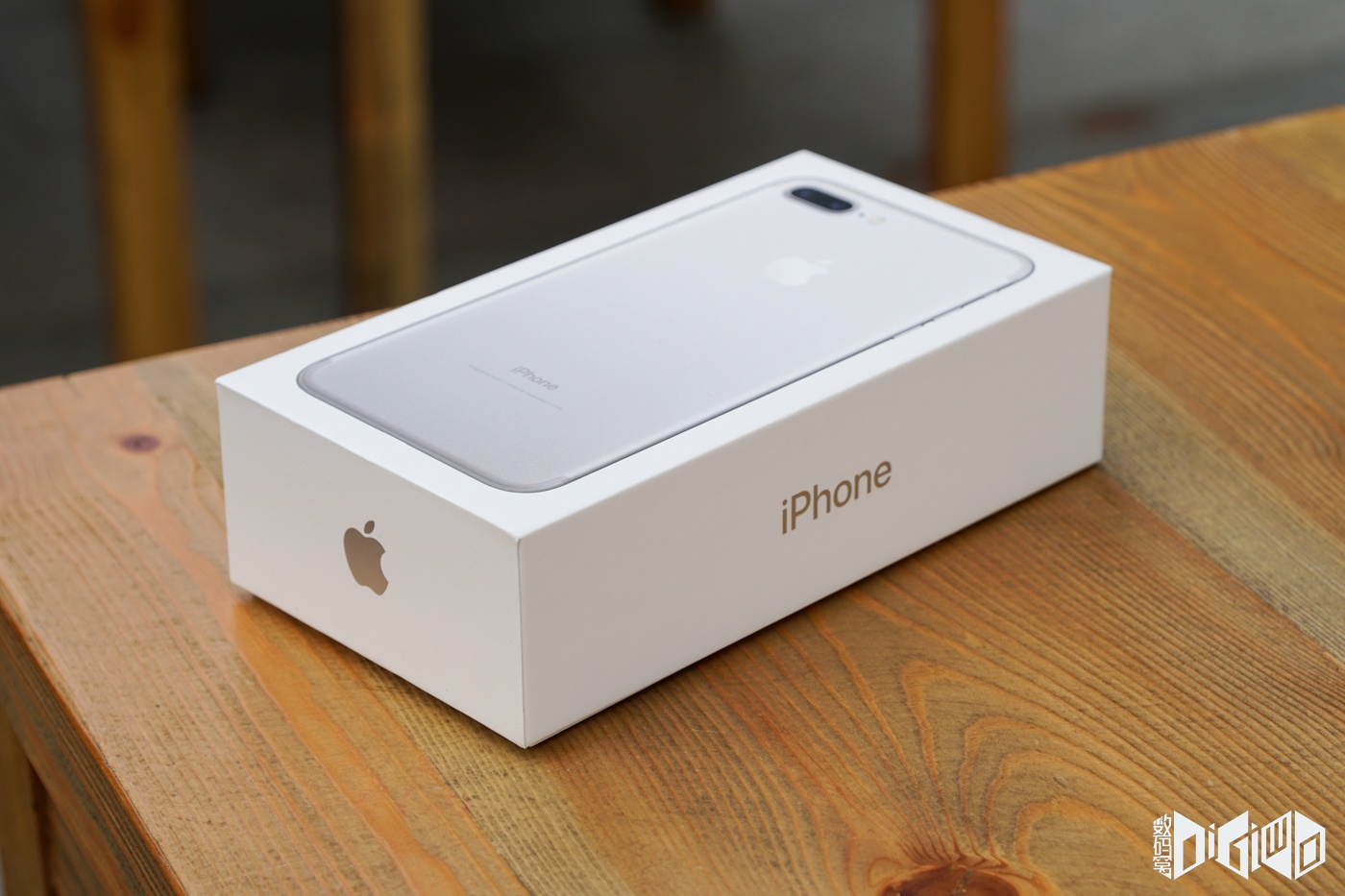 iPhone 7 Plus銀色開箱 續航時間比iPhone 6s高2小時