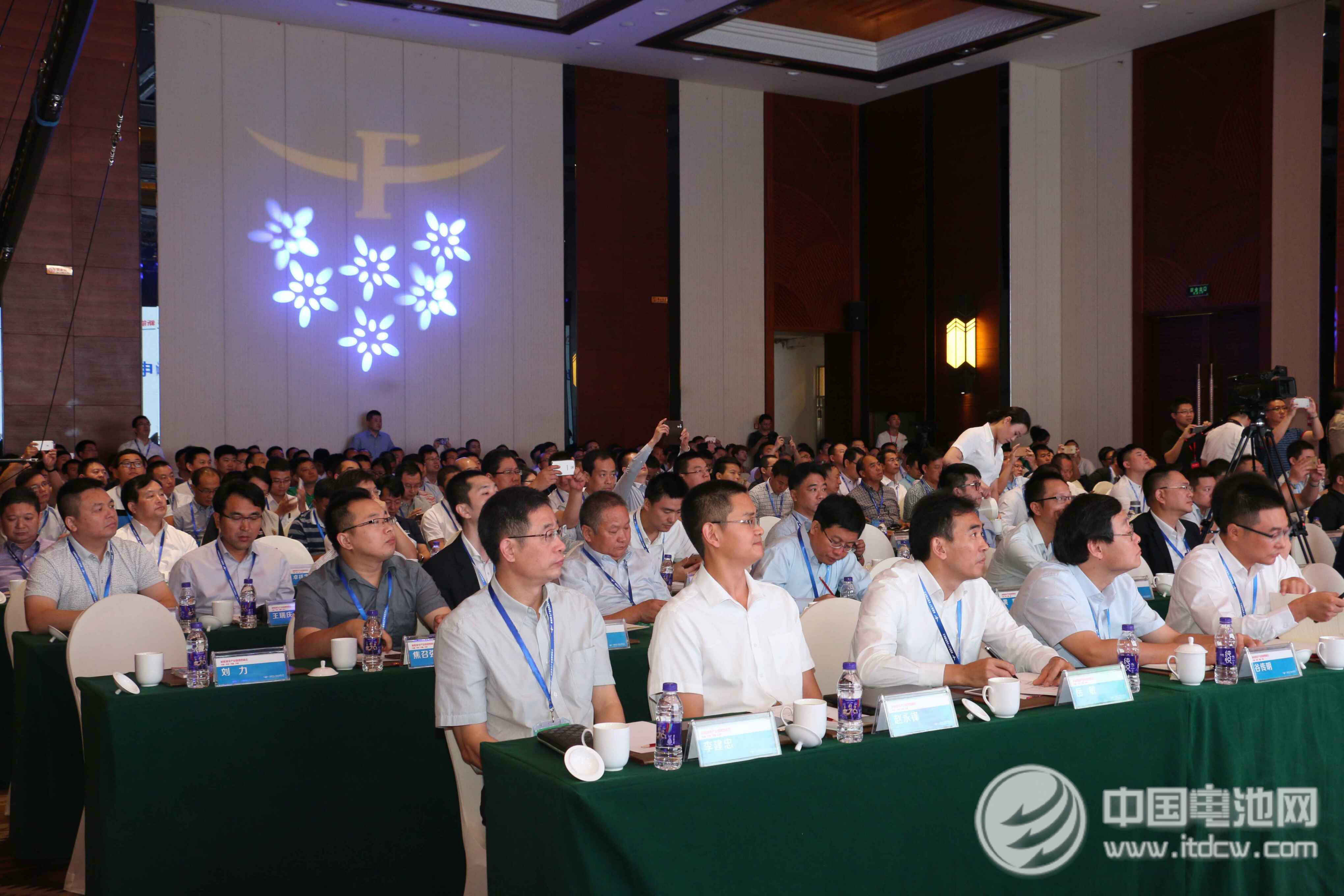 把脈鋰電發(fā)展趨勢(shì) 新能源全產(chǎn)業(yè)鏈鋰想峰會(huì)焦作“論劍”