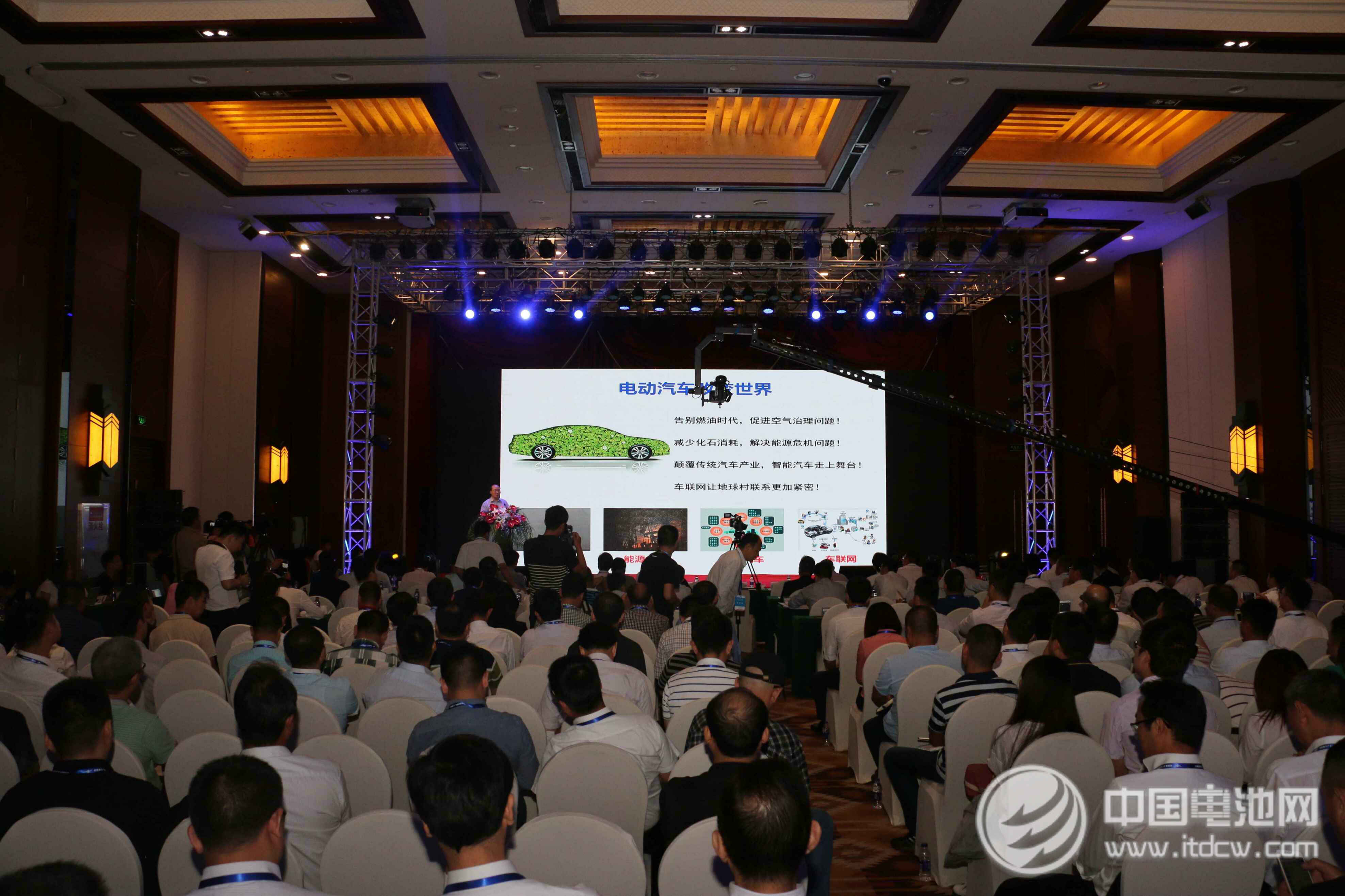 把脈鋰電發(fā)展趨勢(shì) 新能源全產(chǎn)業(yè)鏈鋰想峰會(huì)焦作“論劍”