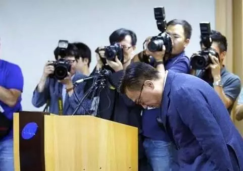 三星電子手機業(yè)務(wù)負(fù)責(zé)人高東真就電池問題致歉 三星電子手機業(yè)務(wù)負(fù)責(zé)人高東真就電池問題致歉