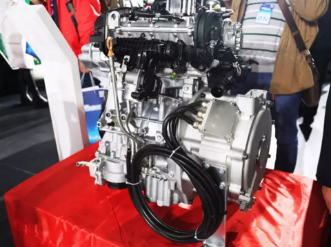 現(xiàn)場展出的増程器發(fā)動(dòng)機(jī)