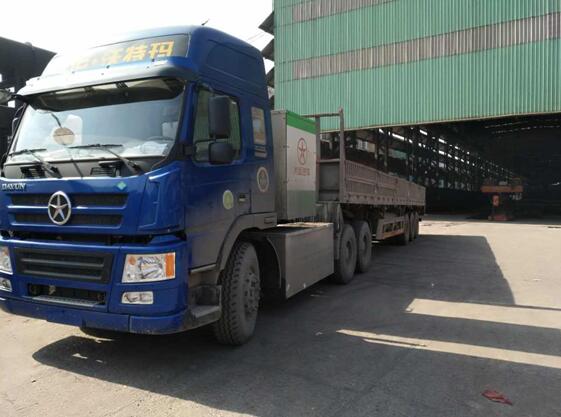 沃特瑪創(chuàng)新聯(lián)盟6X4純電動(dòng)重型卡車正在準(zhǔn)備裝載鋼板.jpg 沃特瑪創(chuàng)新聯(lián)盟6X4純電動(dòng)重型卡車正在準(zhǔn)備裝載鋼板.jpg