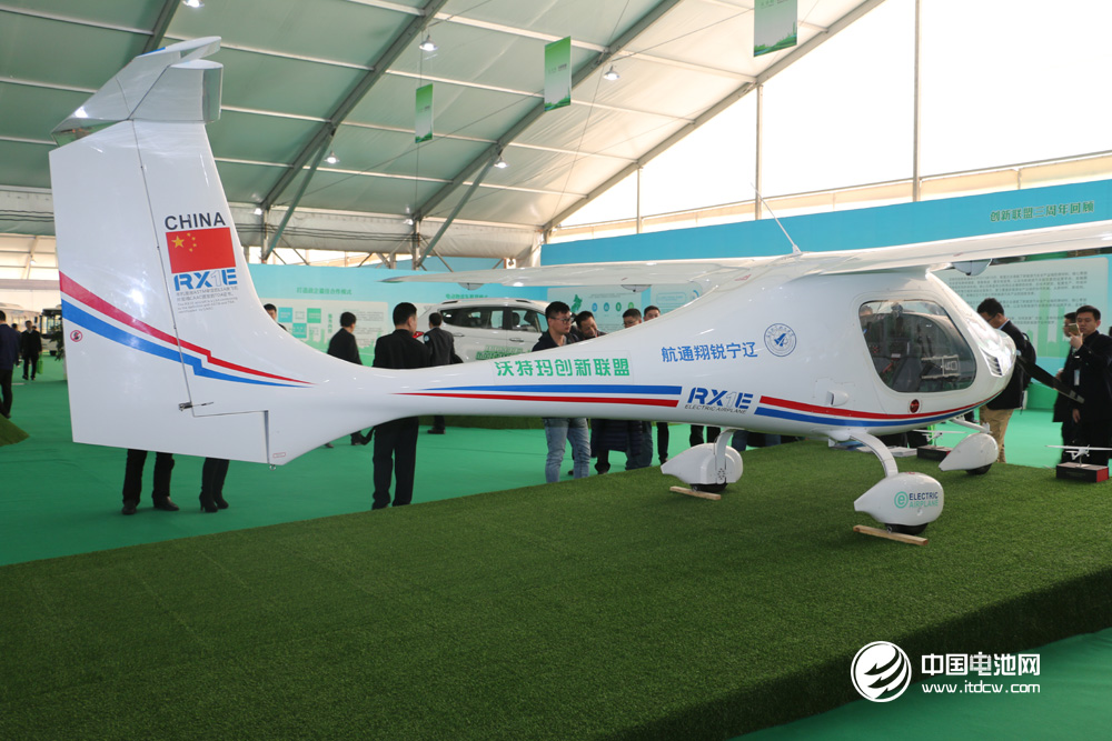我國(guó)第一款電動(dòng)力雙座輕型運(yùn)動(dòng)飛機(jī)銳翔1E