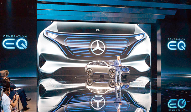 2016年10月舉行的巴黎車展上,奔馳發布了旗下全新純電動SUV概念車,而該車被正式命名為“Generation EQ”。