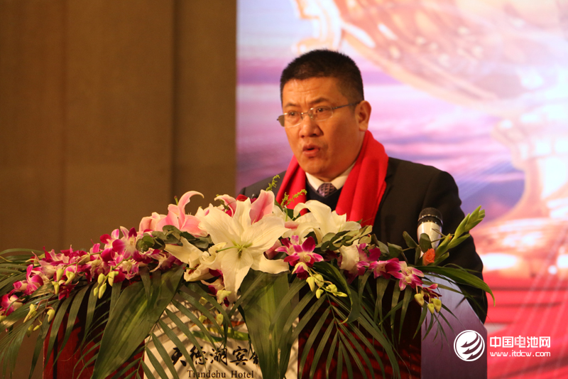 江蘇智航新能源有限公司董事長周發章介紹公司《2016年工作總結及2017年度工作計劃》