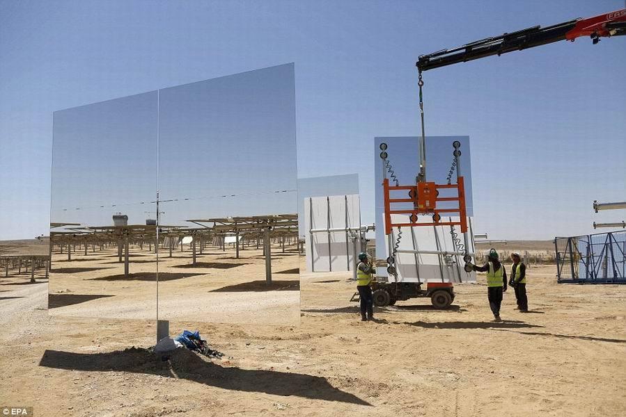 以色列最新沙漠310兆瓦發電站 由五萬太陽能鏡面構成