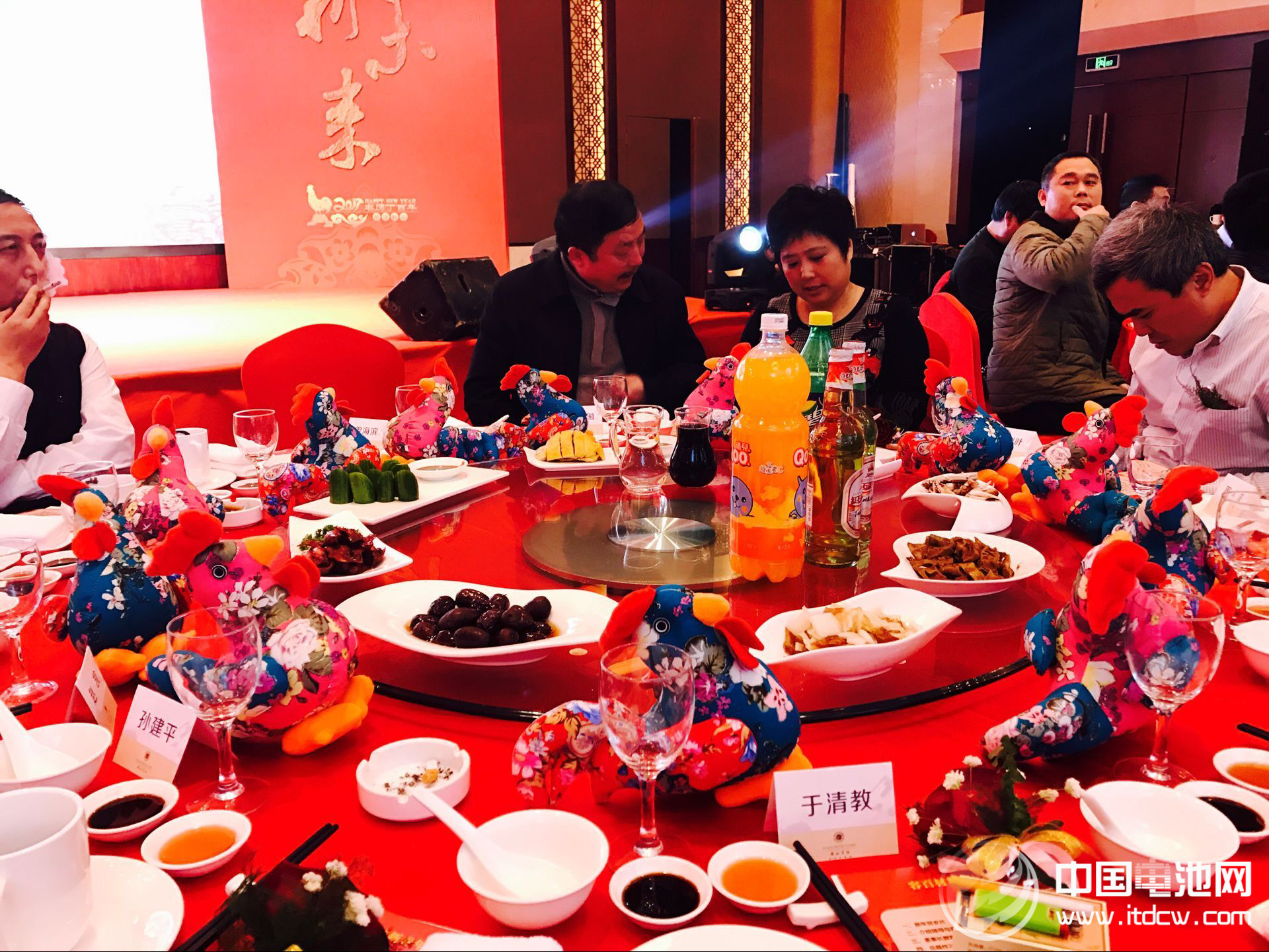 容百材料“同心同行 創(chuàng)新未來”的2017年新春年會現場