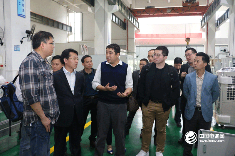 中國(guó)鋰電新能源產(chǎn)業(yè)鏈調(diào)研團(tuán)參觀大族激光設(shè)備生產(chǎn)車間 中國(guó)電池網(wǎng)資料圖