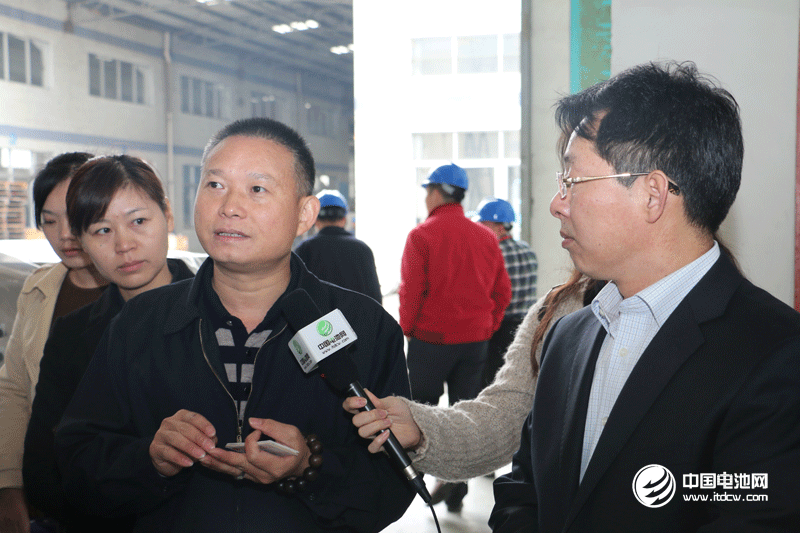 調(diào)研團(tuán)一行參觀金銀河設(shè)備生產(chǎn)車間