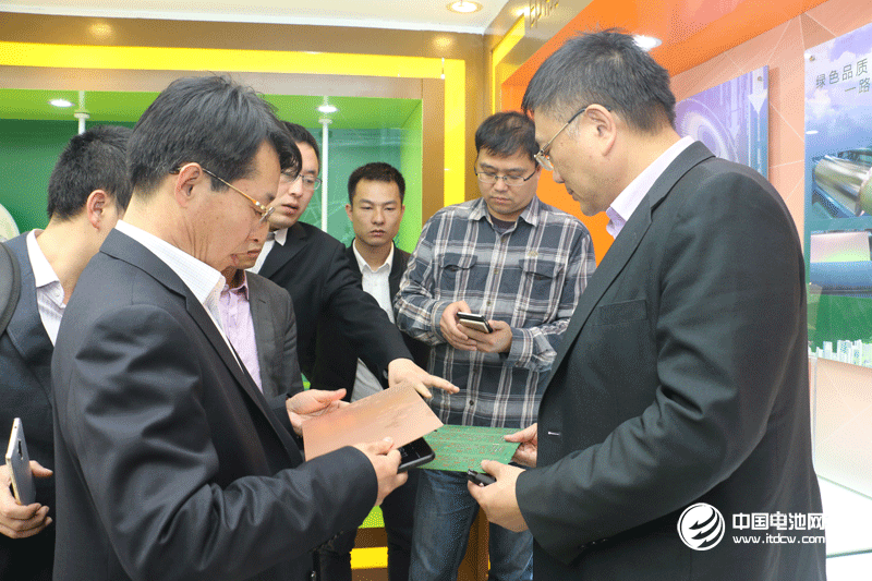 調研團一行參觀聯合銅箔展廳