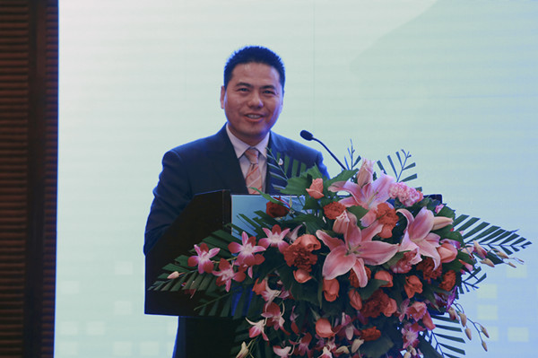 遠東控股集團創始人、董事局主席、黨委書記蔣錫培在簽約儀式上發言