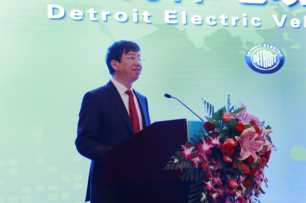 沈建在簽約儀式上發言