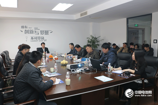 調(diào)研團(tuán)一行與威海臨港創(chuàng)業(yè)創(chuàng)新基地優(yōu)秀企業(yè)領(lǐng)導(dǎo)人交流、座談