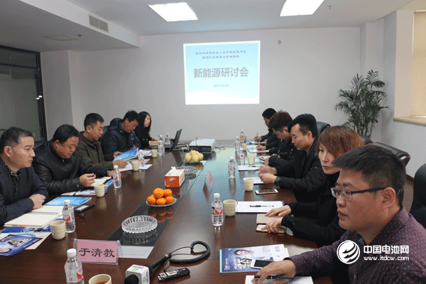 調(diào)研團(tuán)一行與威海臨港創(chuàng)業(yè)創(chuàng)新基地優(yōu)秀企業(yè)領(lǐng)導(dǎo)人交流、座談