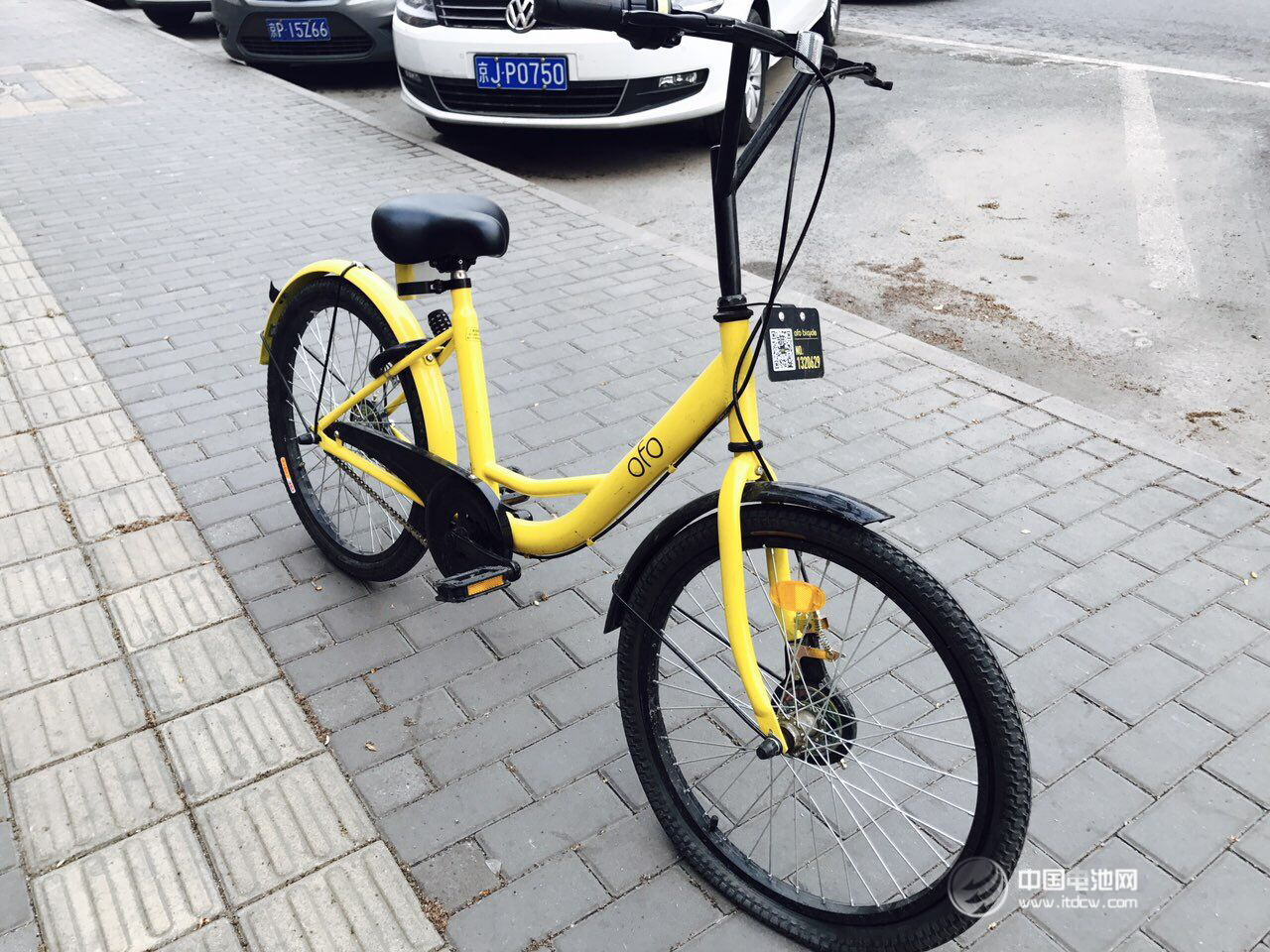 輪胎爆胎后被隨處丟棄