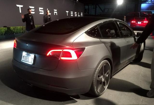 特斯拉MODEL 3量產(chǎn)車或6月亮相 外觀將調(diào)整