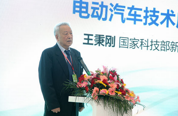 王秉剛：銀隆快充技術(shù)將成為新能源車(chē)市場(chǎng)化的一個(gè)優(yōu)先選擇