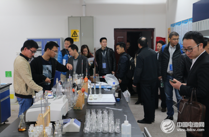 會代表參觀中南大學(xué)化學(xué)化工學(xué)院