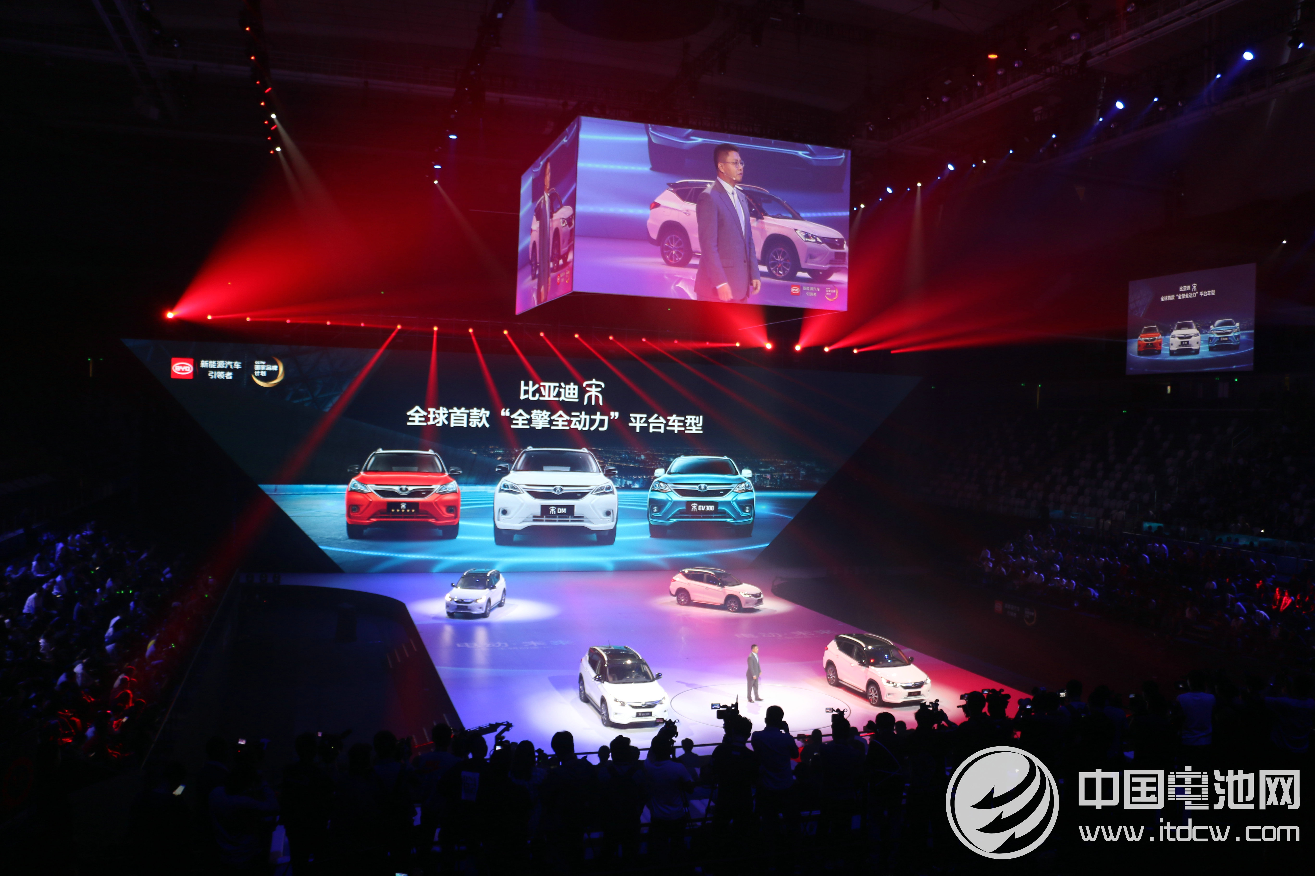 比亞迪汽車銷售有限公司總經理舒酉星介紹宋家族新成員：宋DM和宋EV300