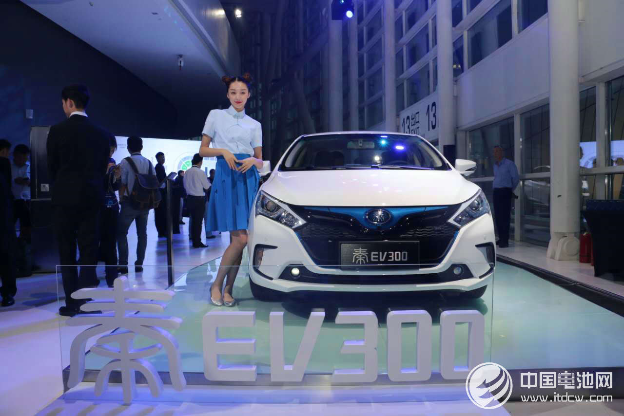 政策助推企業轉型升級 新能源汽車發展需打破動力瓶頸