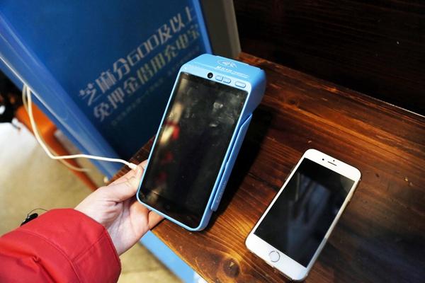 共享充電寶突然躥紅 一年消費20元比自買劃算？