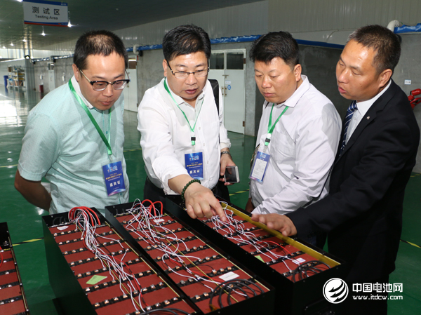 與會嘉賓參觀奧冠集團山東生產(chǎn)基地