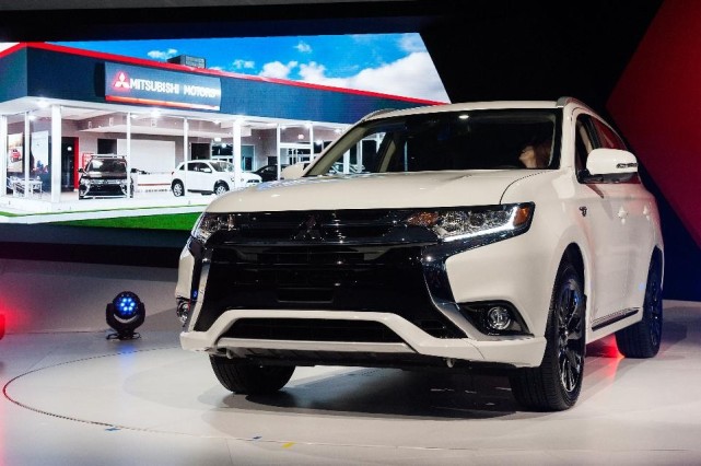 電動(dòng)汽車遠(yuǎn)途行駛遭遇充電難題 推動(dòng)混合動(dòng)力汽車發(fā)展